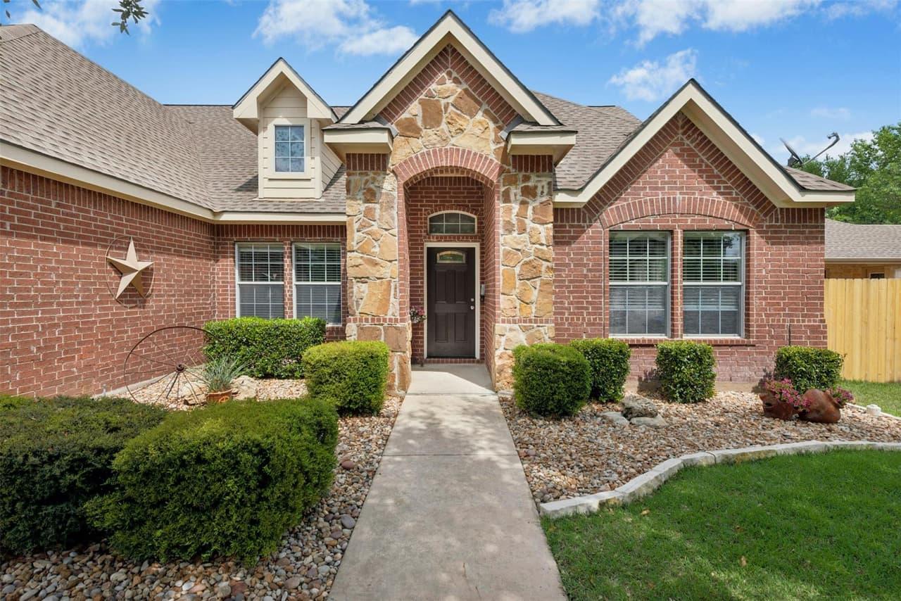 30013  Edgewood Dr photo 3