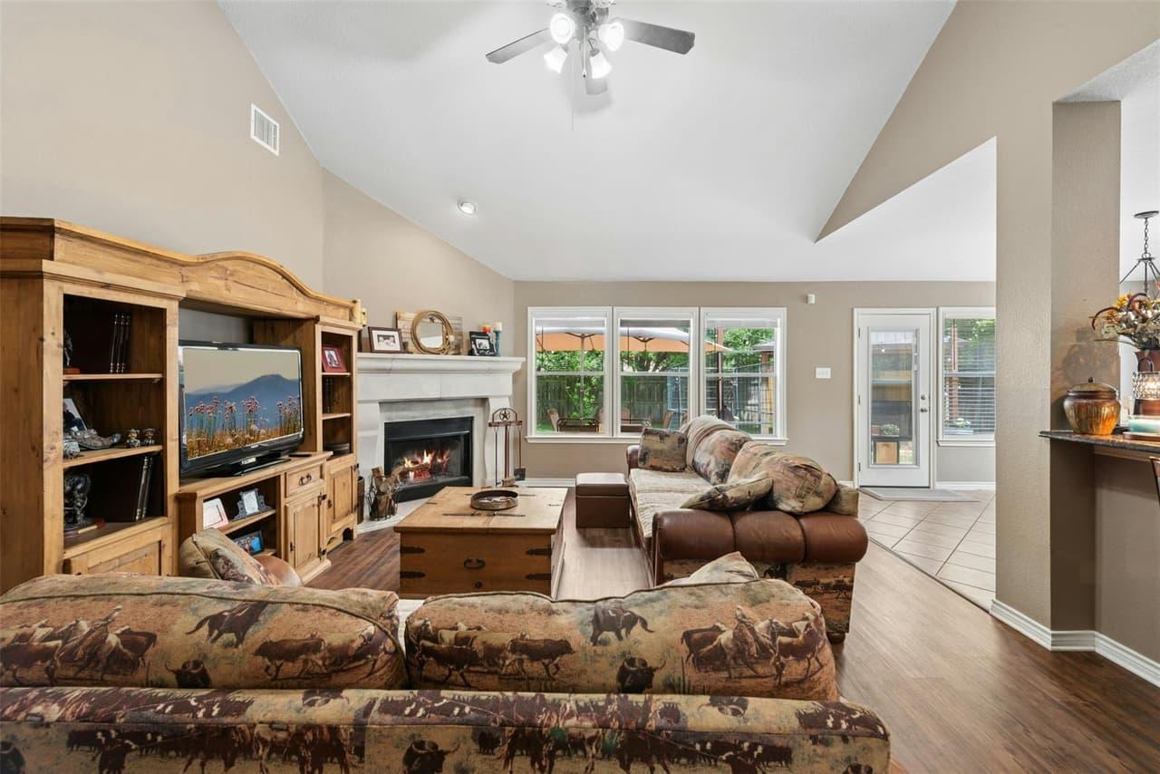30013  Edgewood Dr photo 6