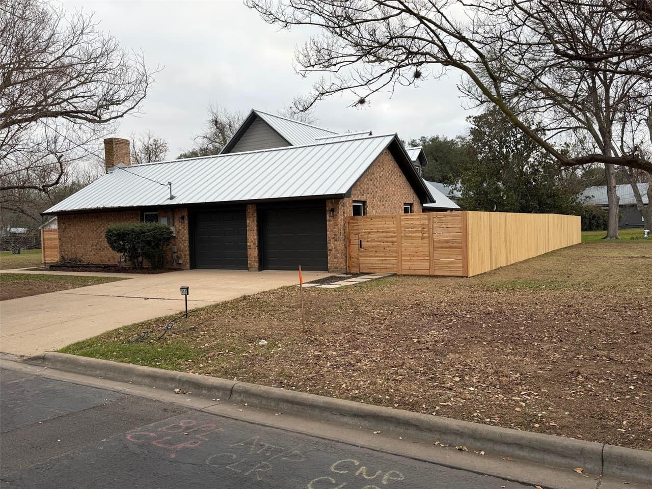 503  Elm St