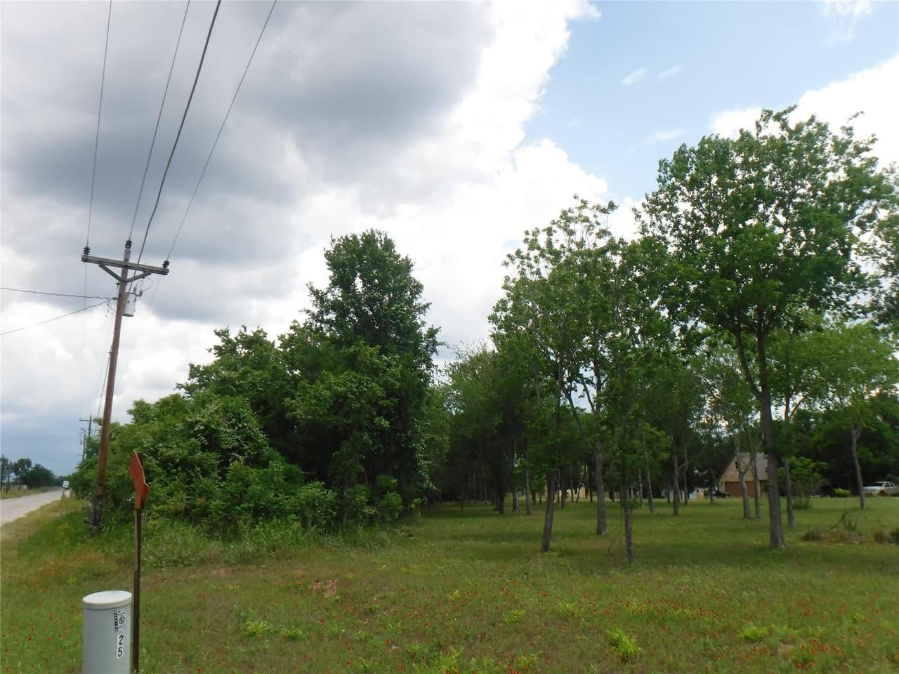104 W Riverside Dr photo 3