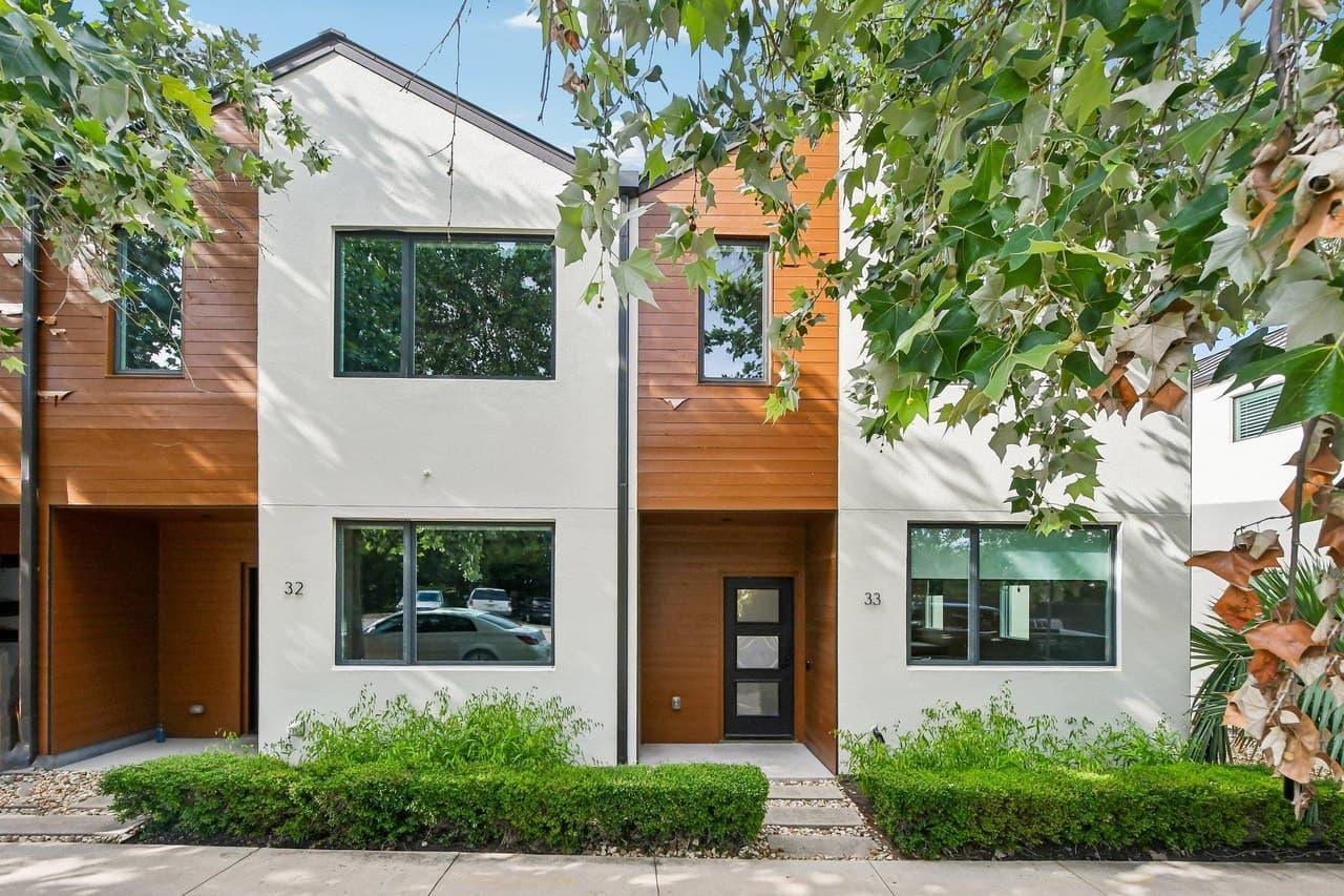 1931 E 38th 1/2 St  #33