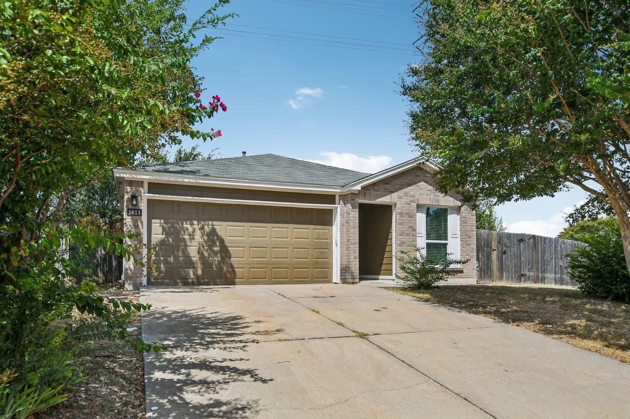 1611  Lantern Light Dr photo 2