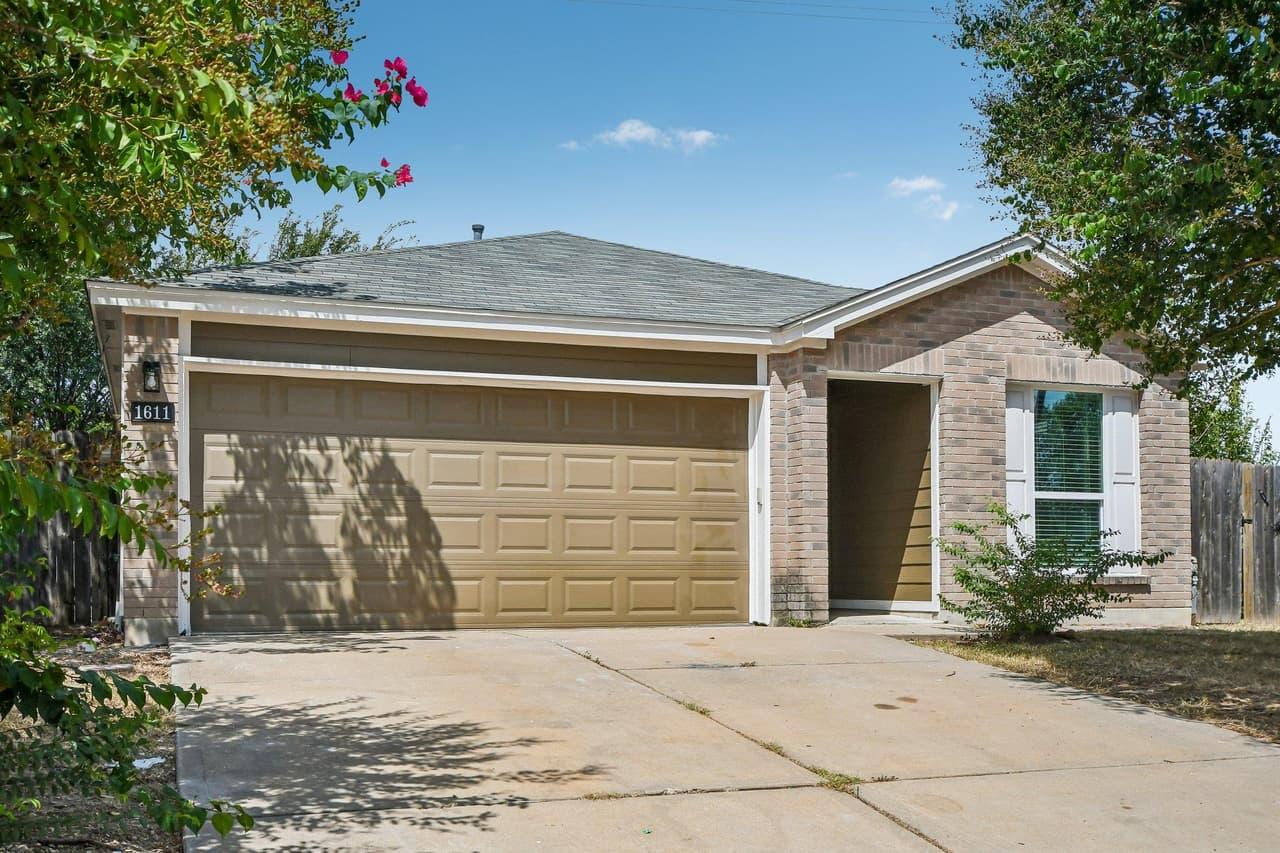 1611  Lantern Light Dr photo 3