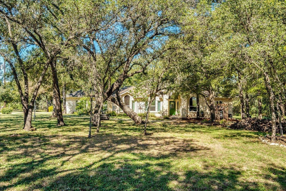 111  N Showhorse Dr