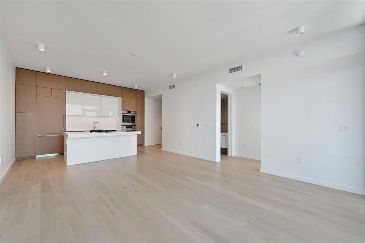 313 W 17th St  #2501 photo 4