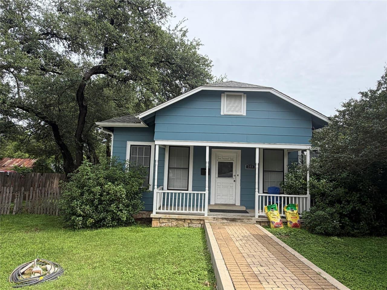 209 W Bagdad Ave photo 2
