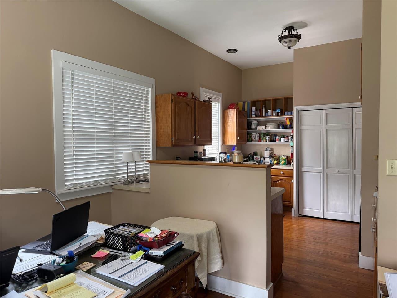 209 W Bagdad Ave photo 3