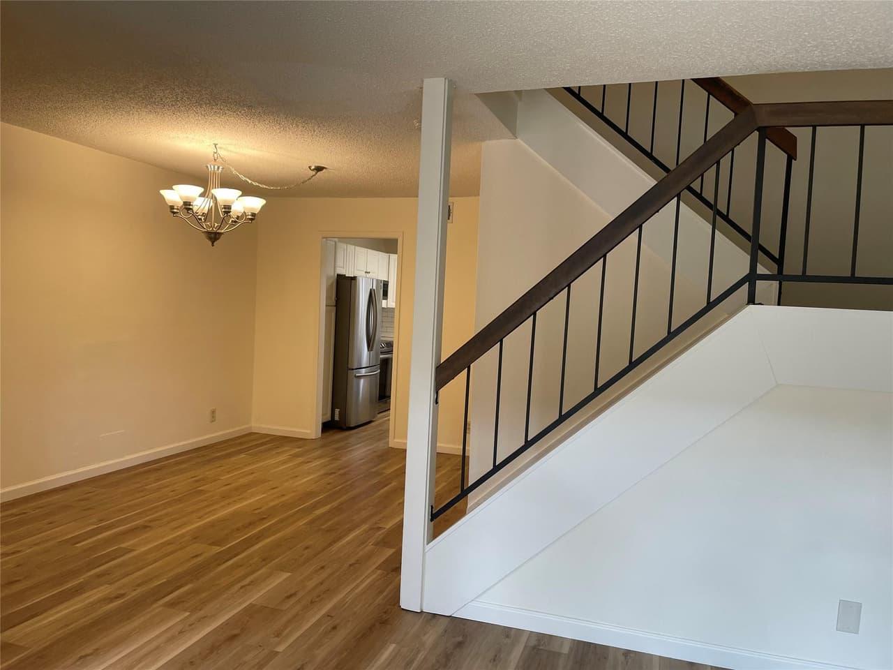 7269  Creekside Dr photo 4