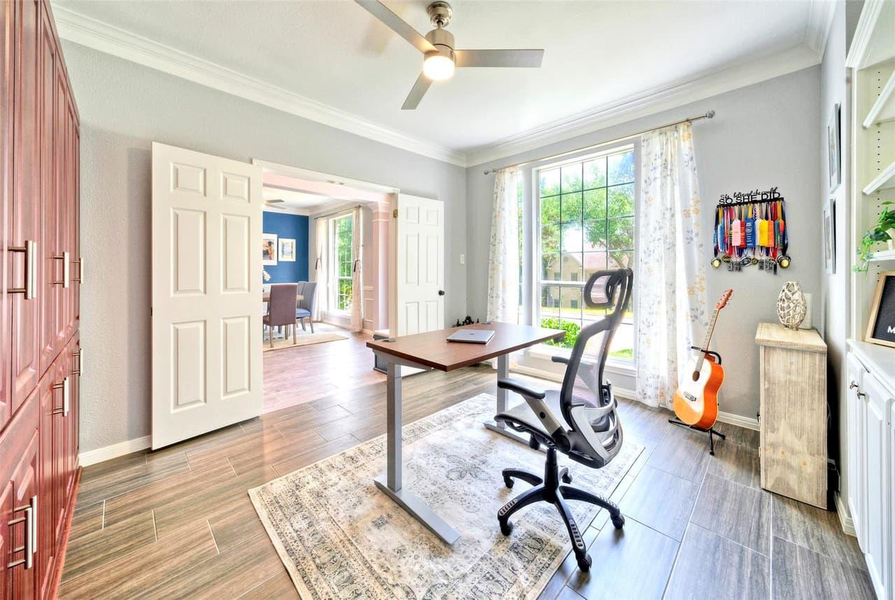 3002  Barton Point Cir photo 4