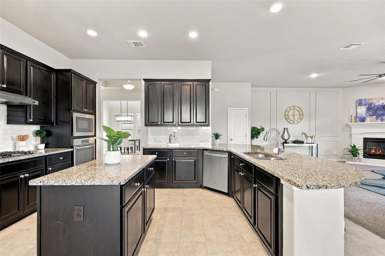 533  Founders Rdg photo 2
