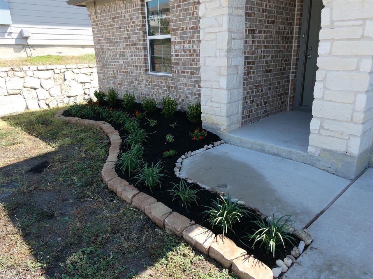 6009  RODERICK Dr photo 2