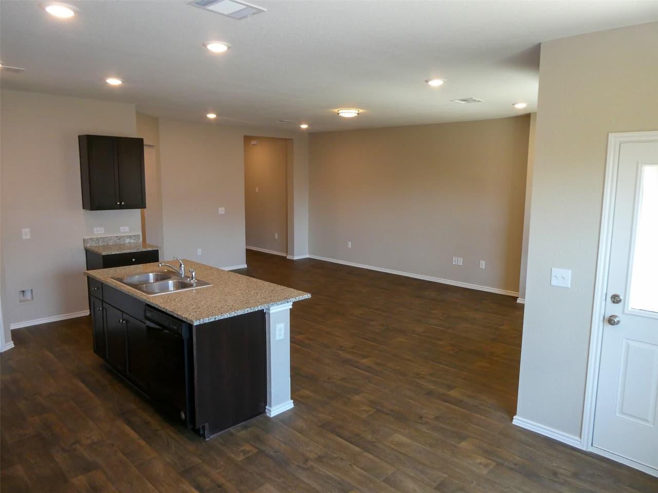 6009  RODERICK Dr photo 5