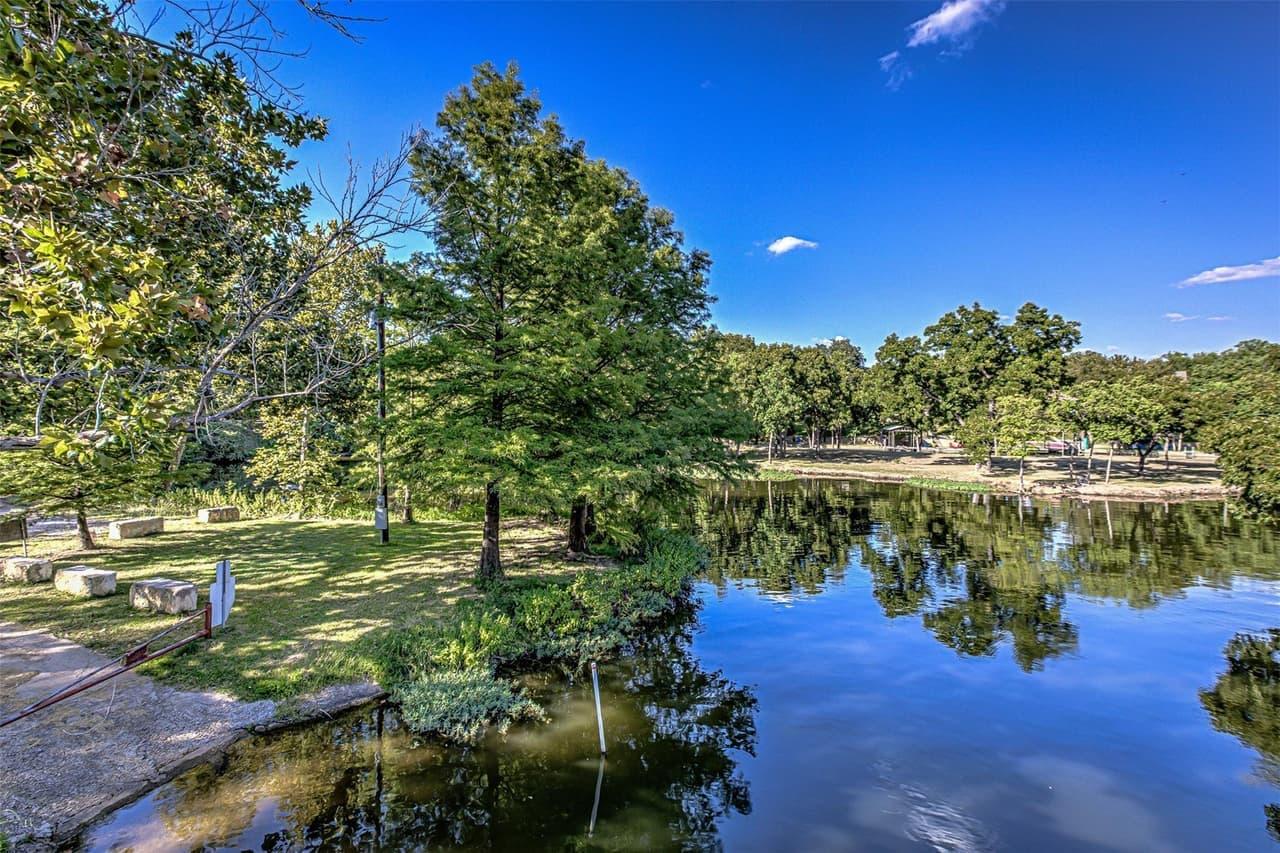 1336 S Lakeside Dr photo 4