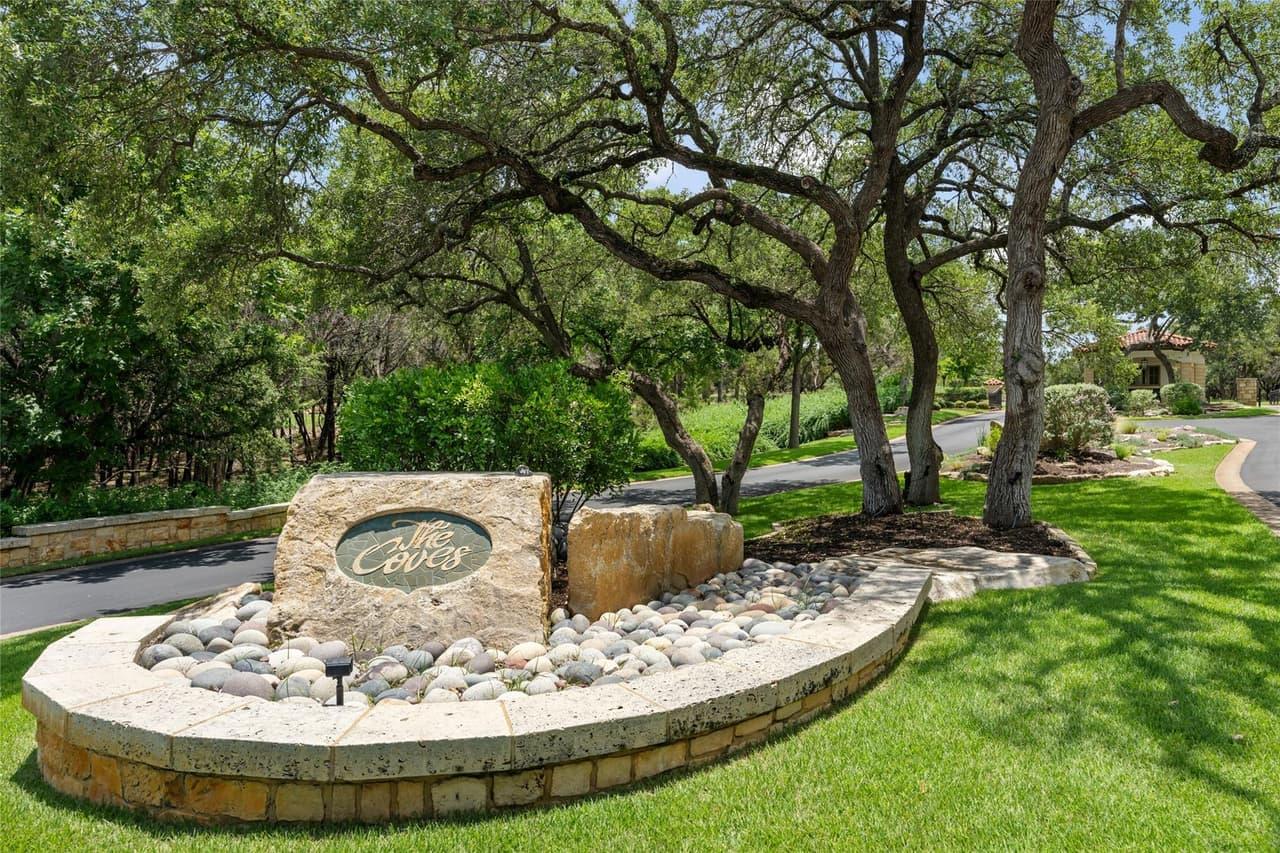 906  Moonlight Bay Dr photo 3