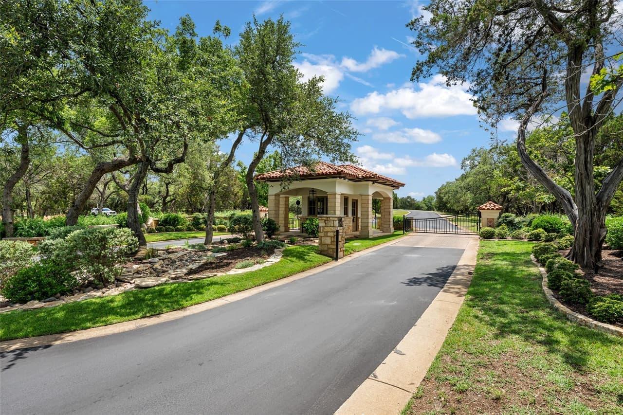 906  Moonlight Bay Dr photo 4