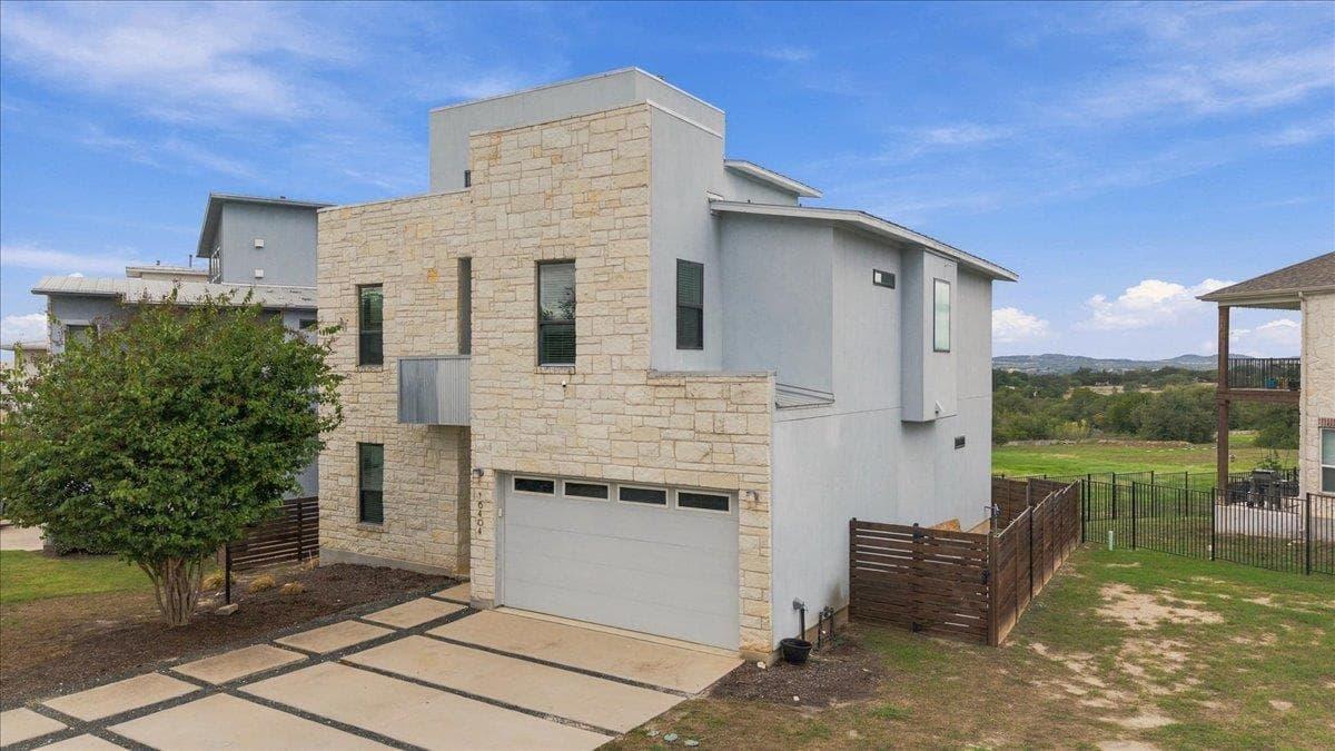 16404  Sydney Carol Ln photo 2