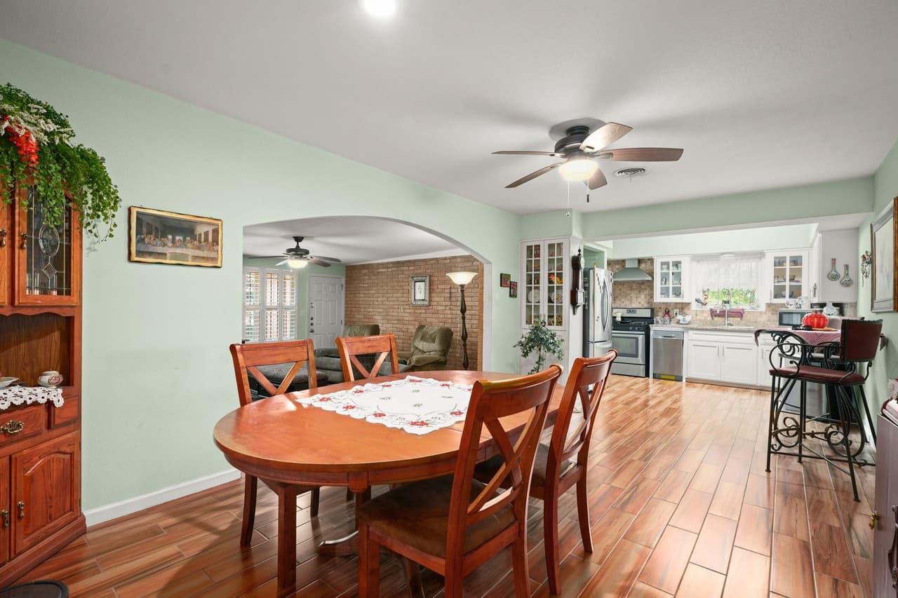 11908  North Oaks Dr