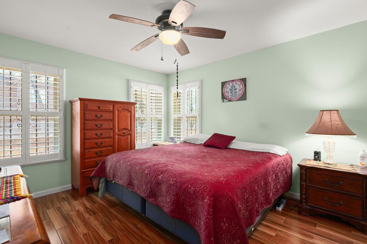 11908  North Oaks Dr photo 5
