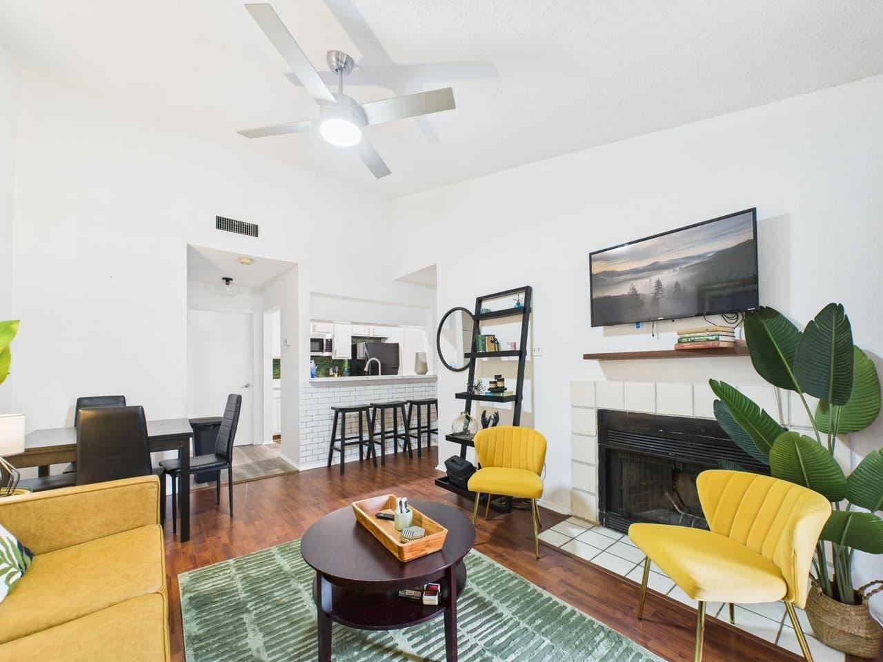 806 W 24th St  #300