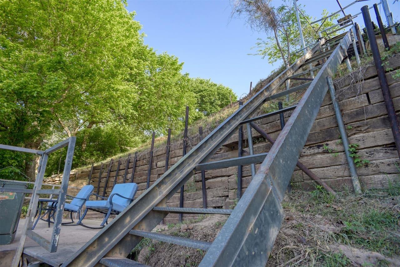 678  Ponderosa Rd photo 4