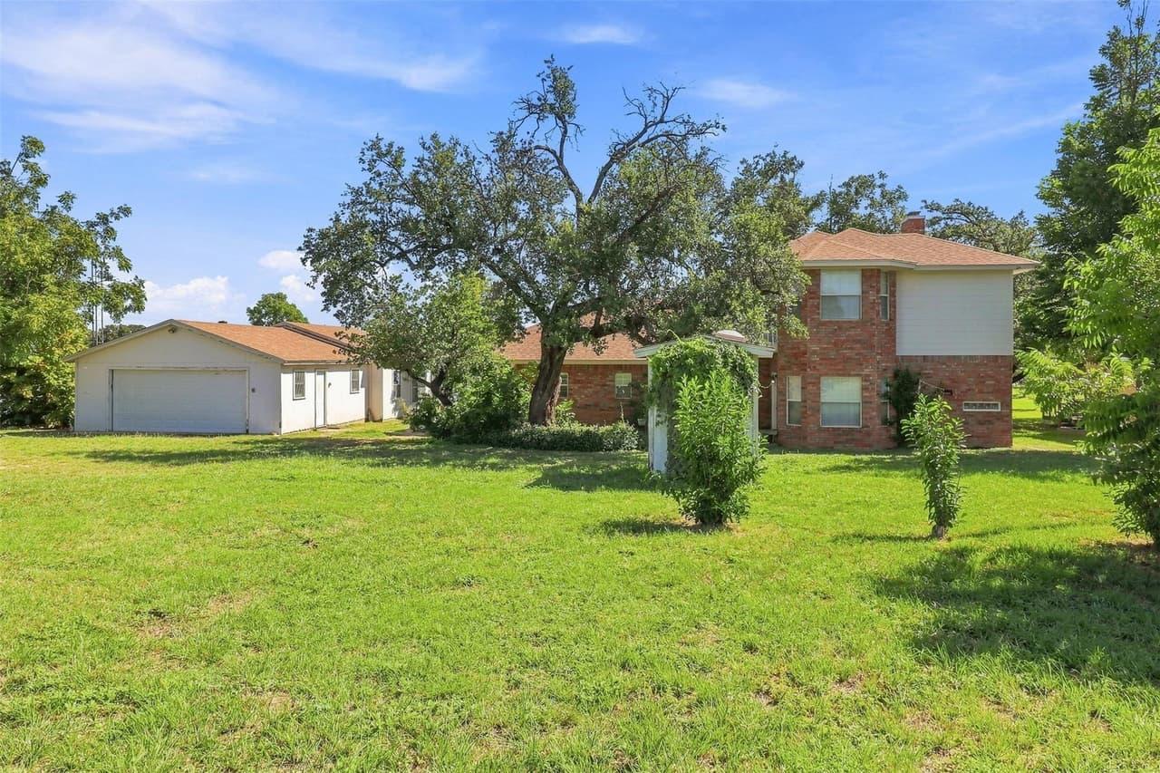 220  Hummingbird Cir photo 4