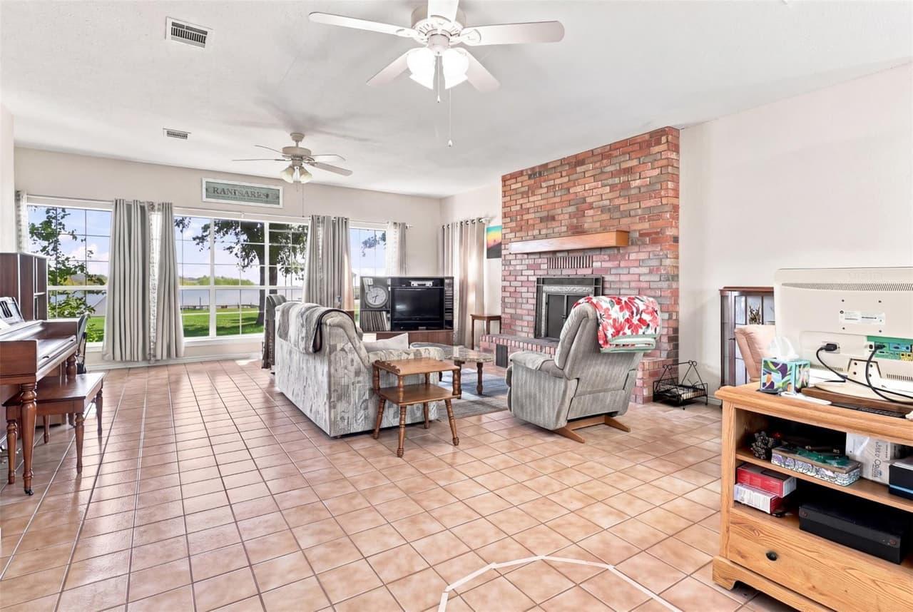 220  Hummingbird Cir photo 6