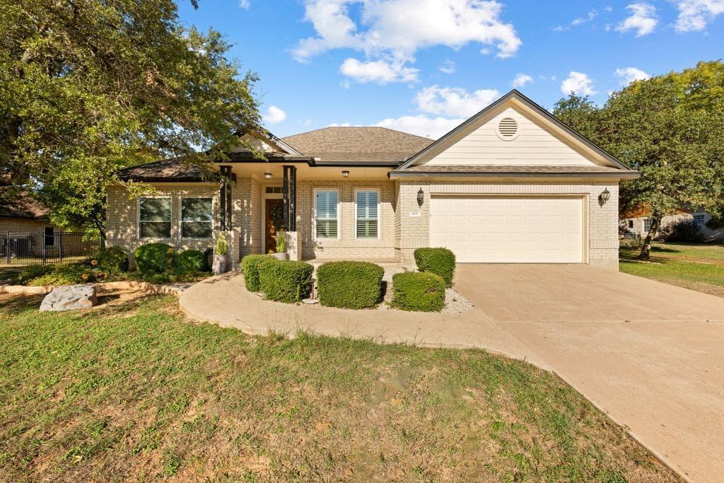 409  Shadywood Ln