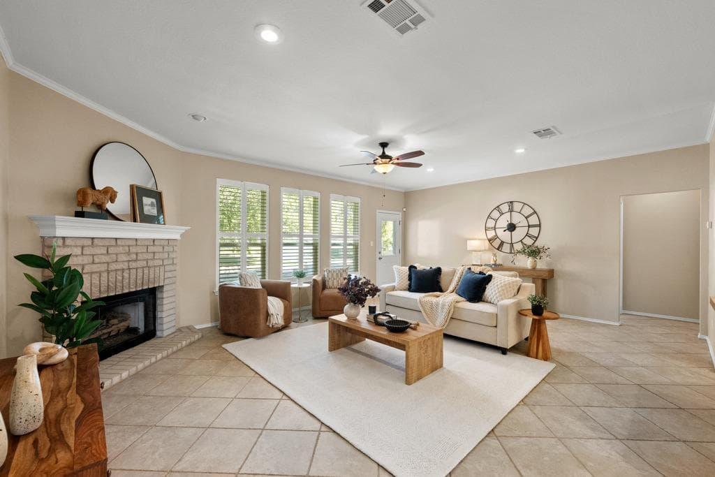409  Shadywood Ln photo 3