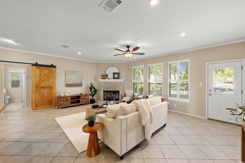 409  Shadywood Ln photo 4