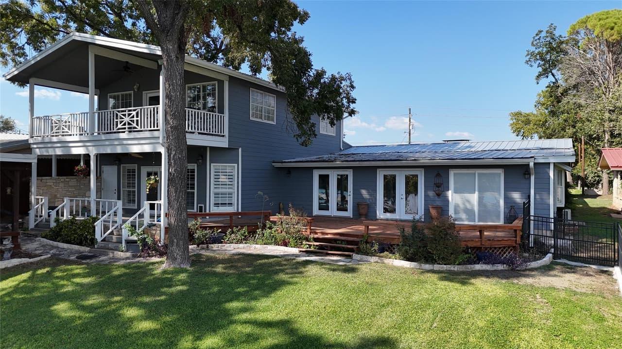 1912  Bluebonnet Ln