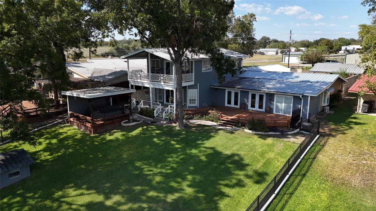1912  Bluebonnet Ln photo 2