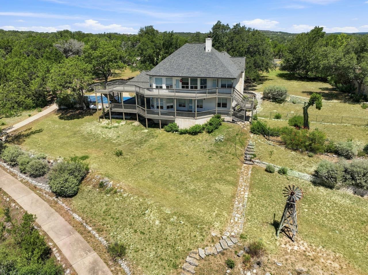 18113  Travis Dr photo 4