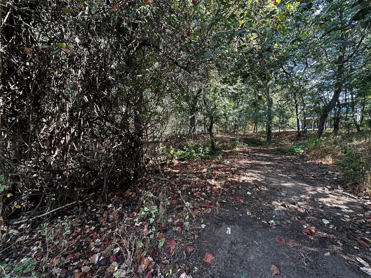 392  Riverside Dr photo 4