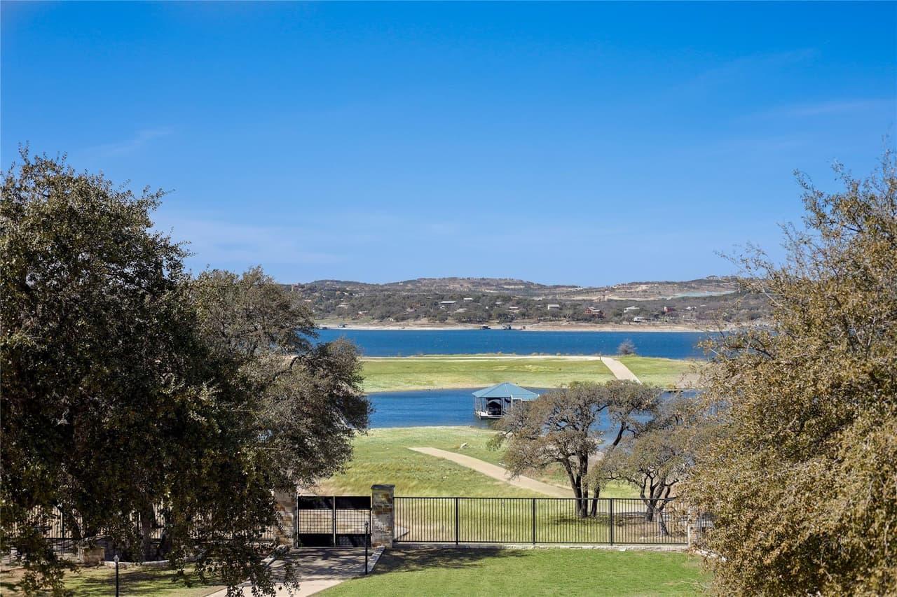 610  Deckhouse Dr