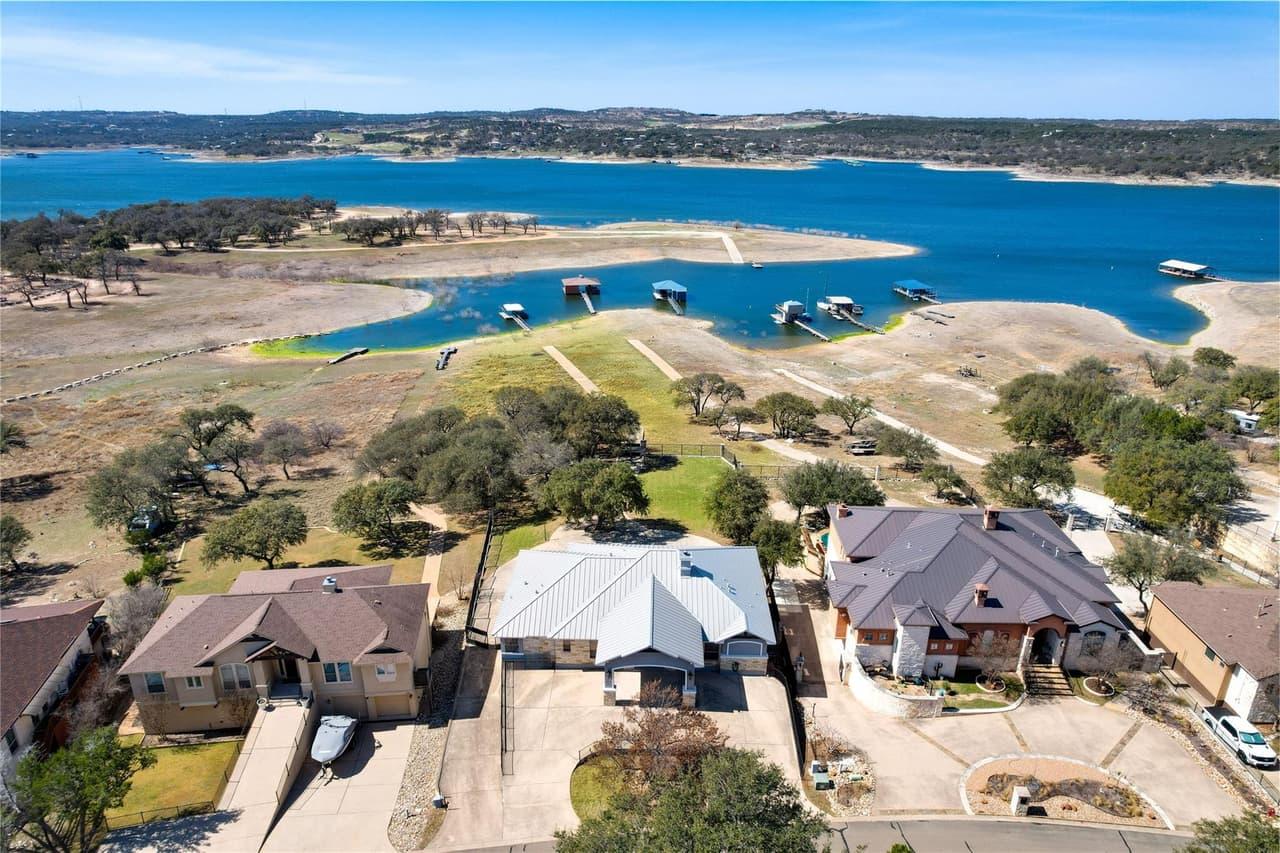 610  Deckhouse Dr photo 2