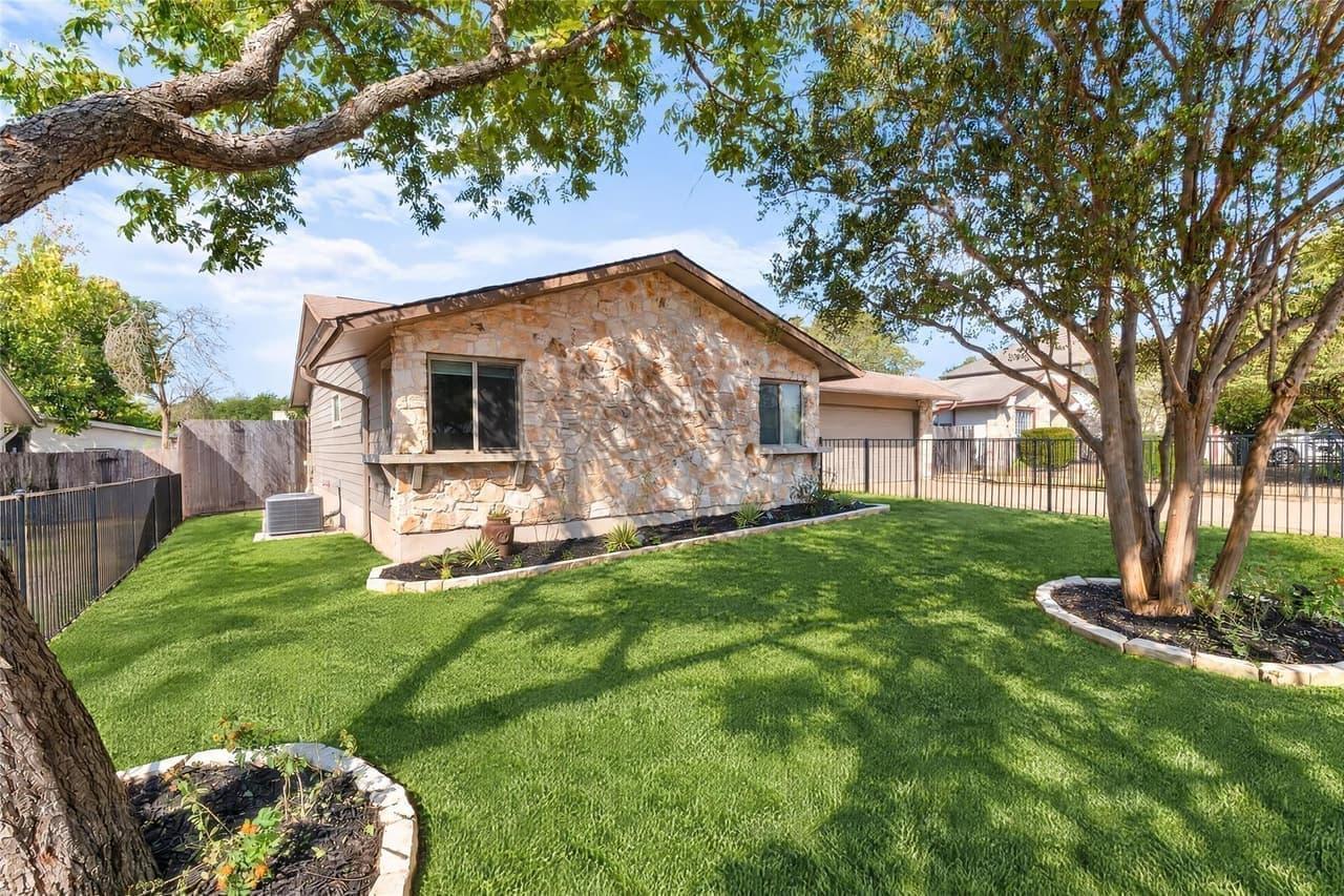 11210  Henge Dr photo 3