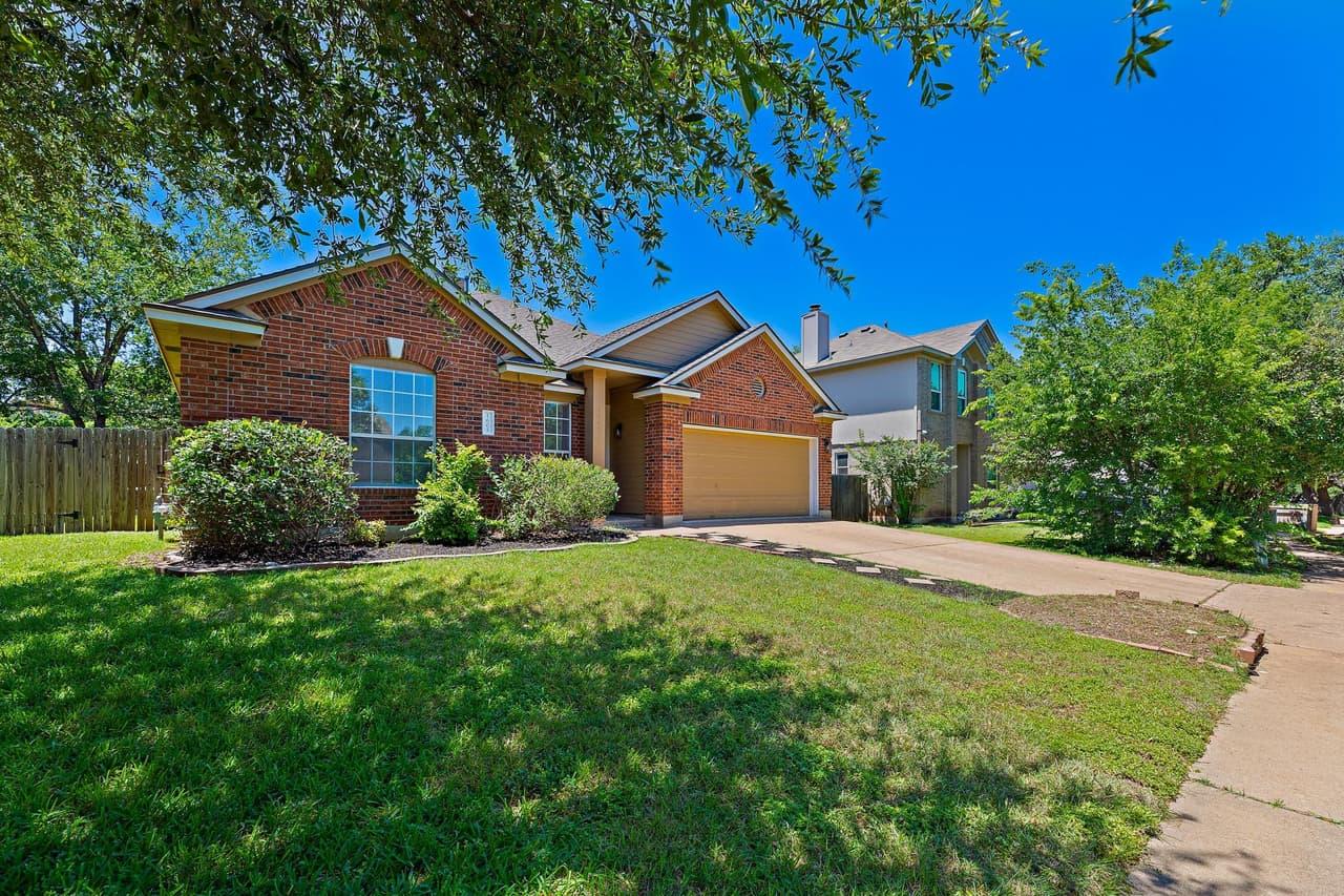 1605  Azalea Dr photo 2