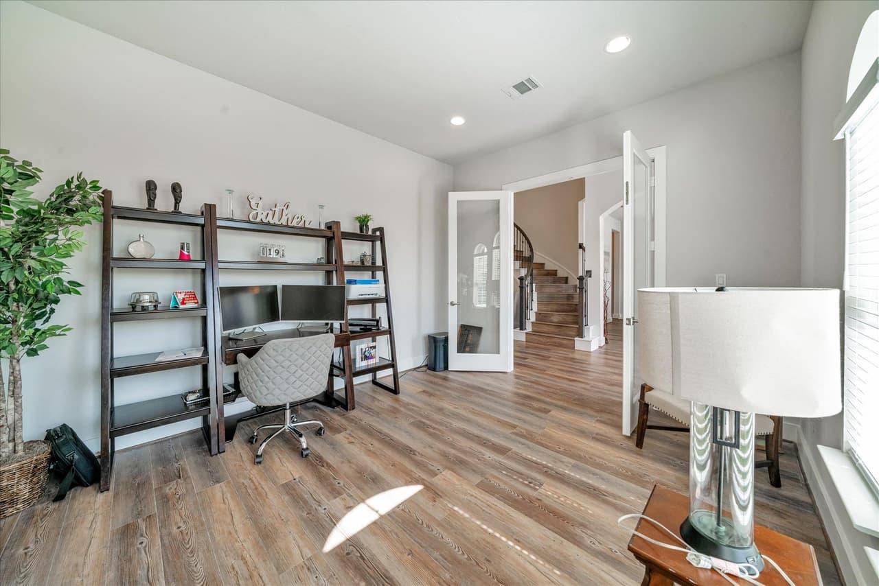 110  Gaston Dr photo 4