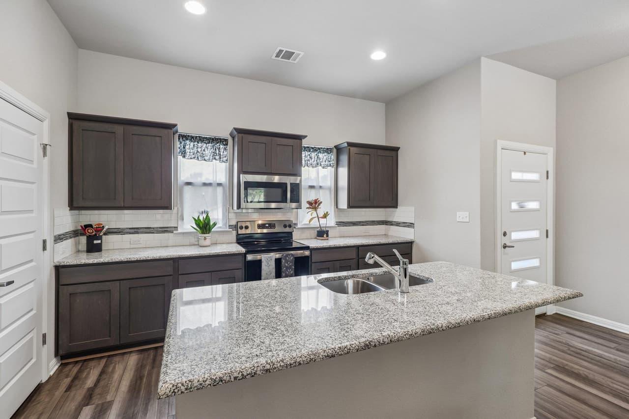 2701  Warren Cv