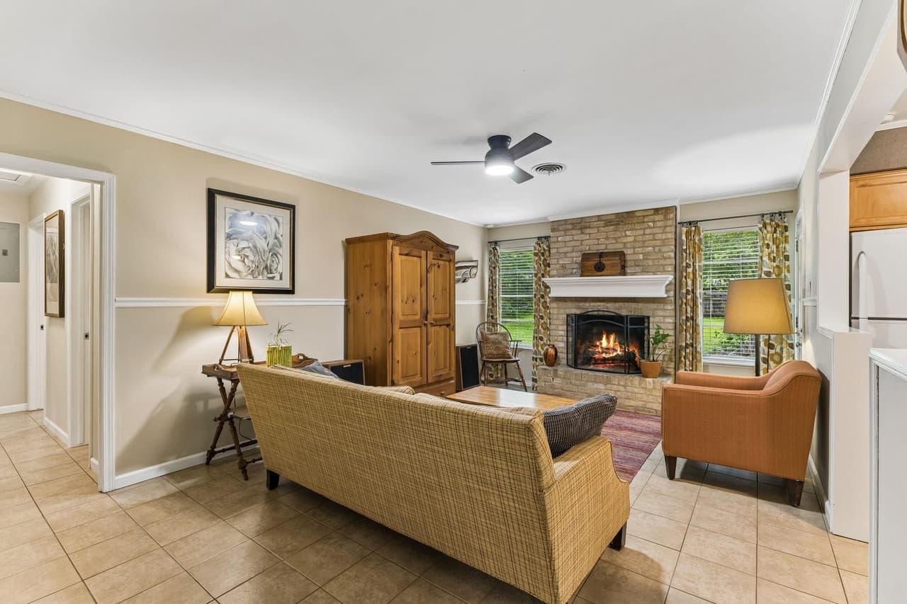 6902  Notre Dame Dr photo 2
