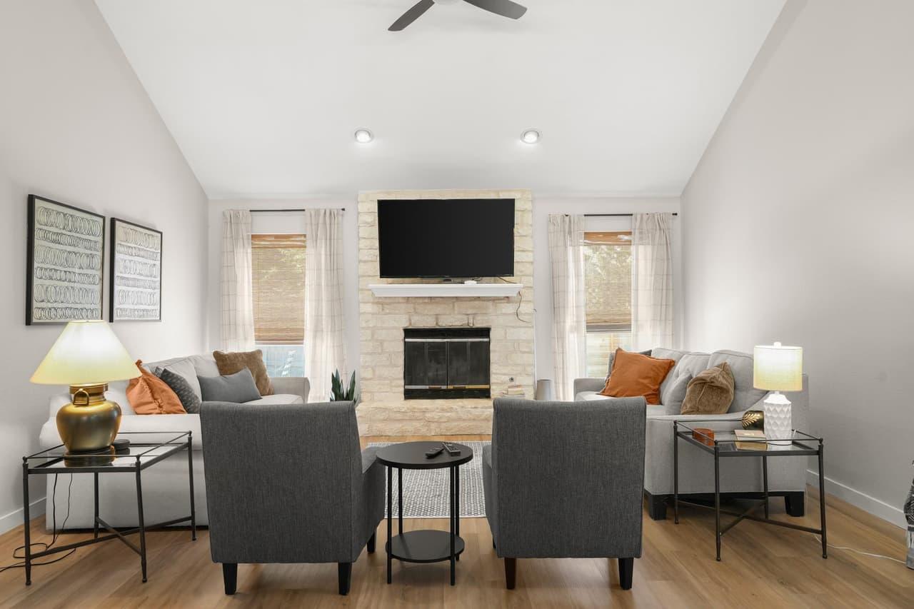 1703  Brokenshoe Dr photo 3