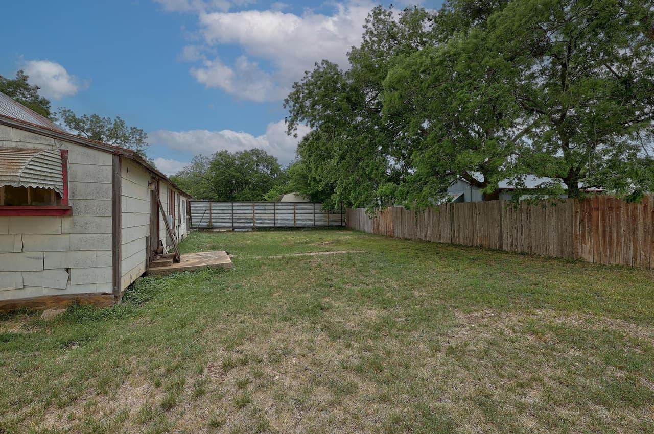 205  Fallwell St photo 3