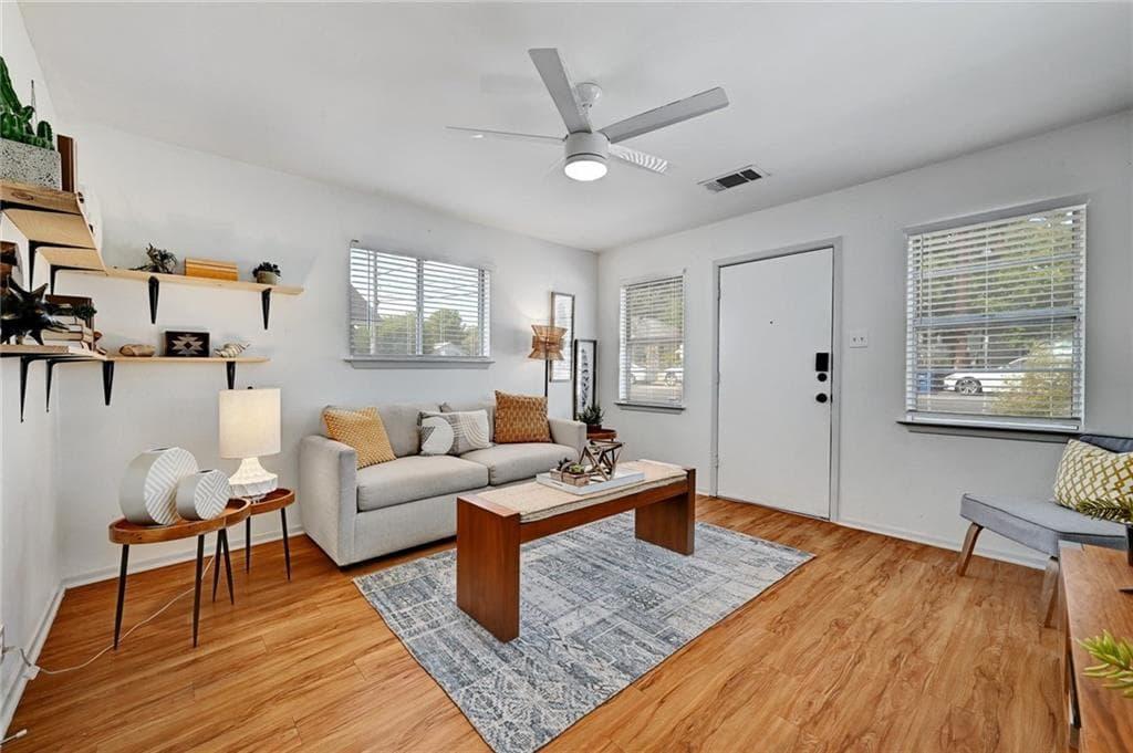 2107  Chicon St photo 3