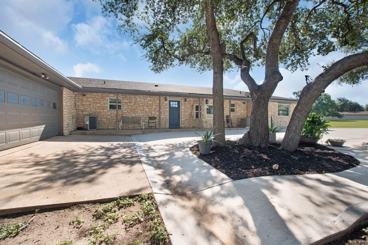 208  Iris Lane Ln photo 2