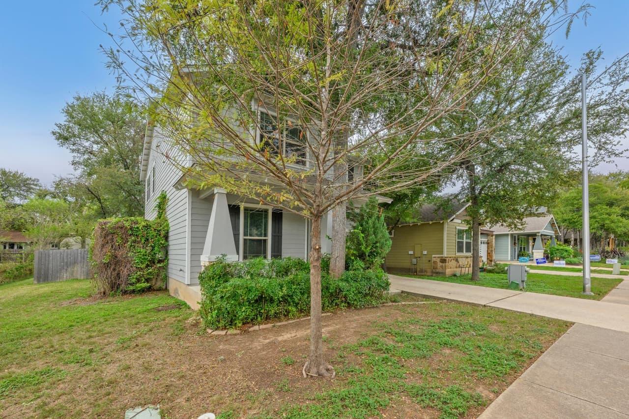 2501  Amur Dr photo 2