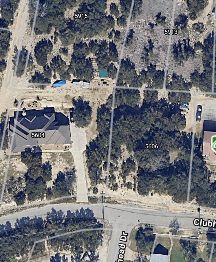 5606  Clubhouse Dr photo 3
