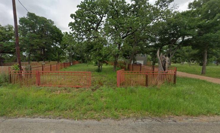 1110  Sherwood Forest Dr photo 2