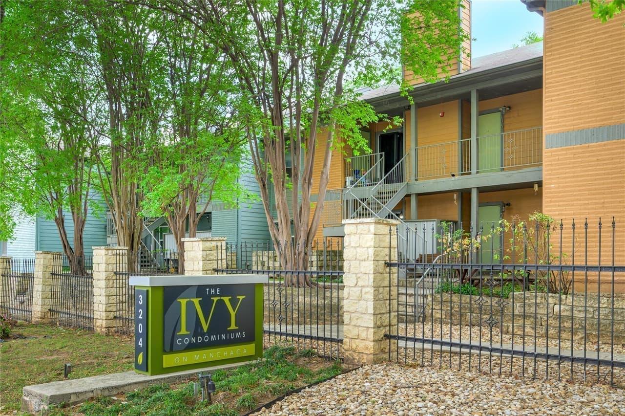 3204  Menchaca Rd  #105