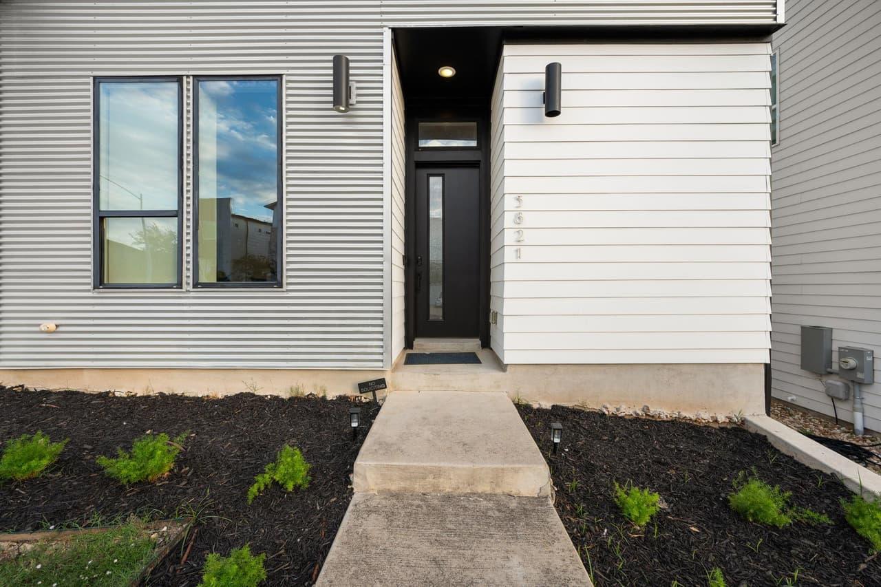 5821  Toscana Ave photo 3