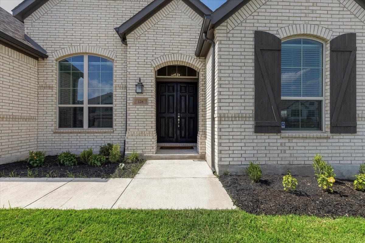 128  Lockhart Dr photo 6